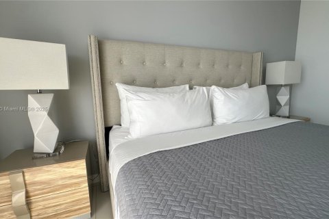 Condo in Bay Harbor Islands, Florida, 2 bedrooms  № 2053822 - photo 18