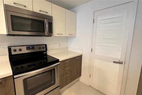 Condo in Bay Harbor Islands, Florida, 2 bedrooms  № 2053822 - photo 6