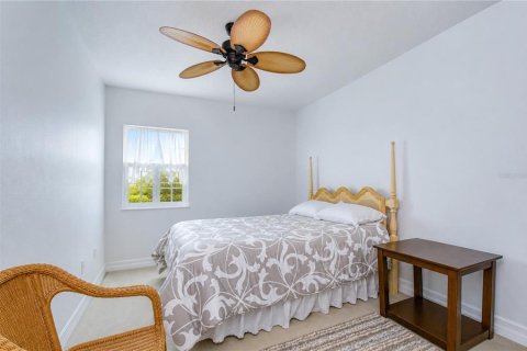 Condo in New Port Richey, Florida, 3 bedrooms  № 2324431 - photo 29