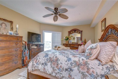 Condo in New Port Richey, Florida, 3 bedrooms  № 2324431 - photo 23
