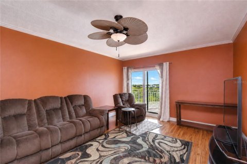Condo in New Port Richey, Florida, 3 bedrooms  № 2324431 - photo 9