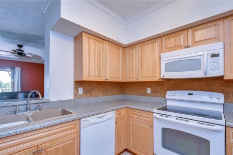 Condo in New Port Richey, Florida, 3 bedrooms  № 2324431 - photo 16
