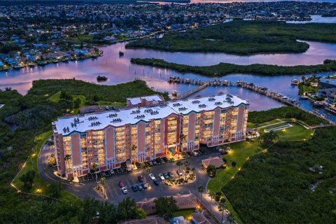 Condo in New Port Richey, Florida, 3 bedrooms  № 2324431 - photo 2