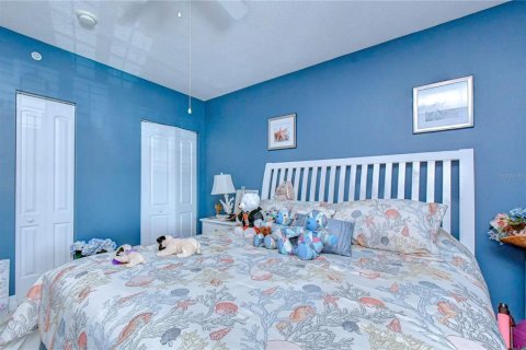 Condo in New Port Richey, Florida, 3 bedrooms  № 2324431 - photo 27