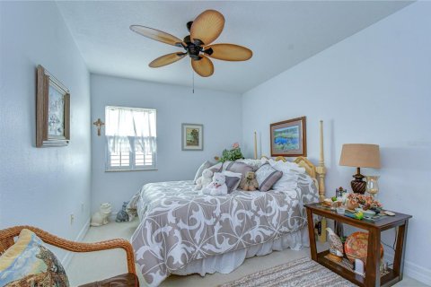 Condo in New Port Richey, Florida, 3 bedrooms  № 2324431 - photo 30