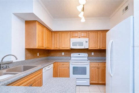 Condo in New Port Richey, Florida, 3 bedrooms  № 2324431 - photo 18