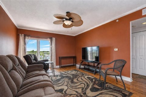 Condo in New Port Richey, Florida, 3 bedrooms  № 2324431 - photo 8