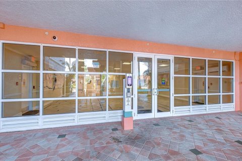 Condo in New Port Richey, Florida, 3 bedrooms  № 2324431 - photo 6