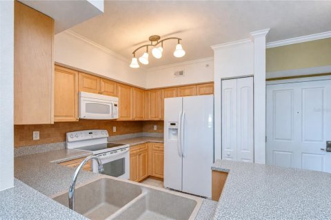 Condo in New Port Richey, Florida, 3 bedrooms  № 2324431 - photo 17