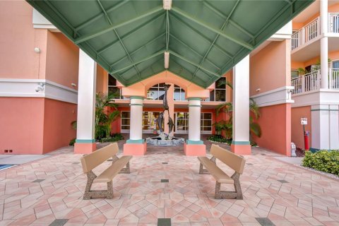 Condo in New Port Richey, Florida, 3 bedrooms  № 2324431 - photo 5