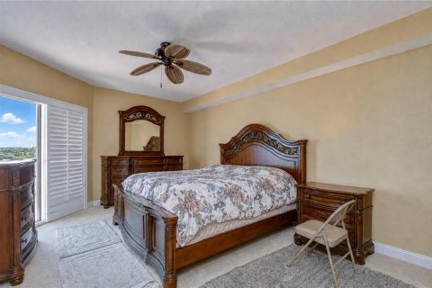 Condo in New Port Richey, Florida, 3 bedrooms  № 2324431 - photo 20