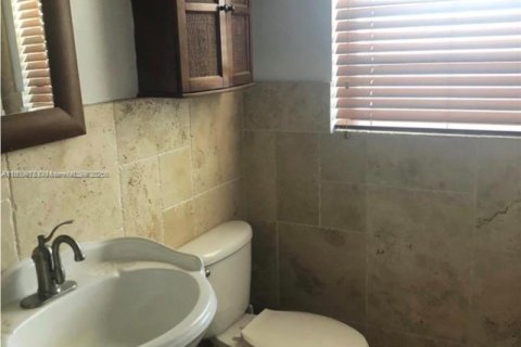 Condominio en alquiler en Hallandale Beach, Florida, 1 dormitorio, 66.89 m2 № 1891261 - foto 3