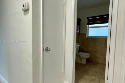 Condominio en alquiler en Hallandale Beach, Florida, 1 dormitorio, 66.89 m2 № 1891261 - foto 10