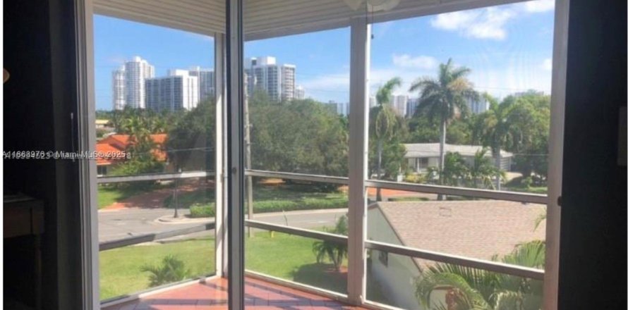 Condominio en Hallandale Beach, Florida, 1 dormitorio № 1891261