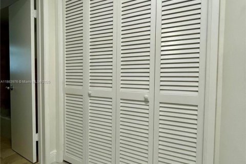 Condominio en alquiler en Hallandale Beach, Florida, 1 dormitorio, 66.89 m2 № 1891261 - foto 11