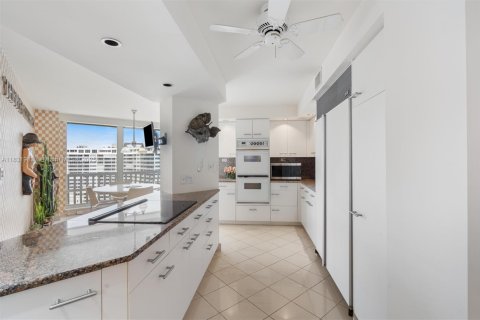 Condo in Fort Lauderdale, Florida, 4 bedrooms  № 1836480 - photo 16
