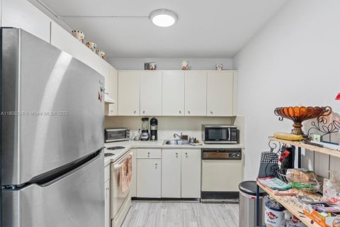 Condominio en venta en Pembroke Pines, Florida, 2 dormitorios, 96.99 m2 № 1951950 - foto 9