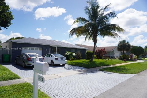 Casa en venta en Sunrise, Florida, 3 dormitorios, 145.58 m2 № 1953015 - foto 3