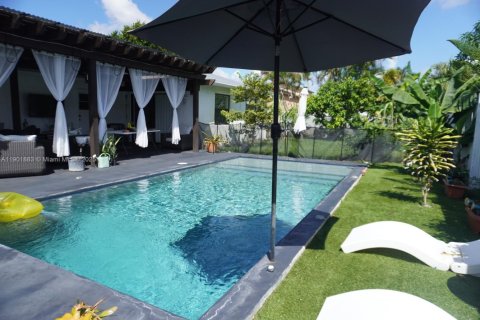 Casa en venta en Sunrise, Florida, 3 dormitorios, 145.58 m2 № 1953015 - foto 1