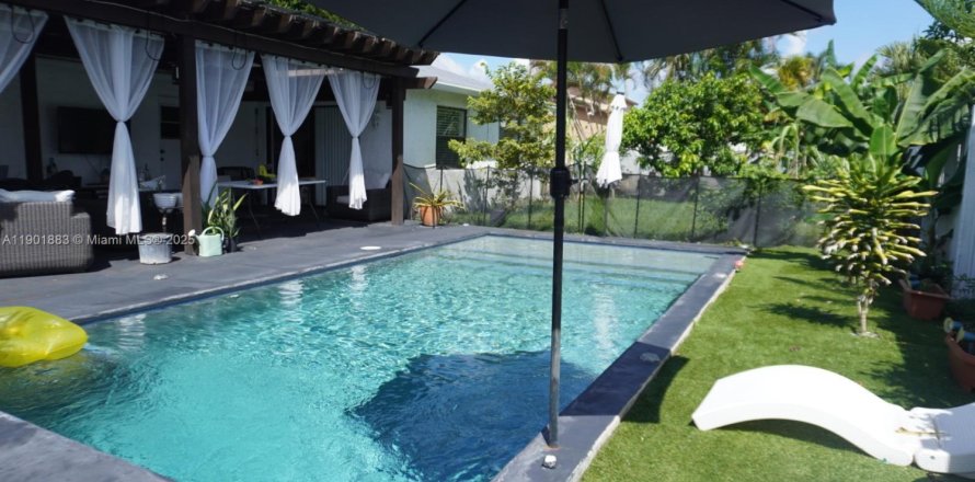 Casa en Sunrise, Florida 3 dormitorios, 145.58 m2 № 1953015