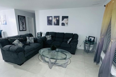 Casa en venta en Sunrise, Florida, 3 dormitorios, 145.58 m2 № 1953015 - foto 4