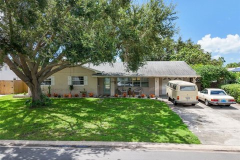 Casa en venta en Saint Petersburg, Florida, 3 dormitorios, 140.84 m2 № 1884974 - foto 1