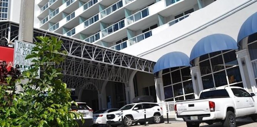 Estudio en el Condominio en Sunny Isles Beach, Florida  № 1830151
