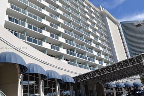 Condominio en venta en Sunny Isles Beach, Florida, 33.44 m2 № 1830151 - foto 4