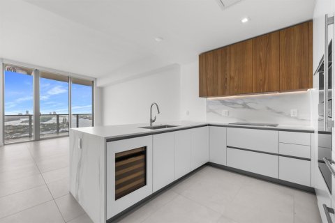 Copropriété à louer à Miami, Floride: 1 chambre, 112.97 m2 № 2376889 - photo 7