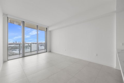 Copropriété à louer à Miami, Floride: 1 chambre, 112.97 m2 № 2376889 - photo 10