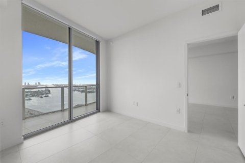 Copropriété à louer à Miami, Floride: 1 chambre, 112.97 m2 № 2376889 - photo 13