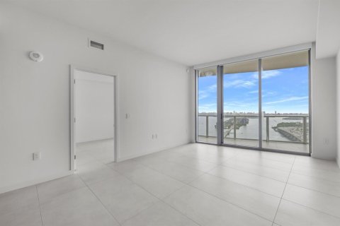 Copropriété à louer à Miami, Floride: 1 chambre, 112.97 m2 № 2376889 - photo 11