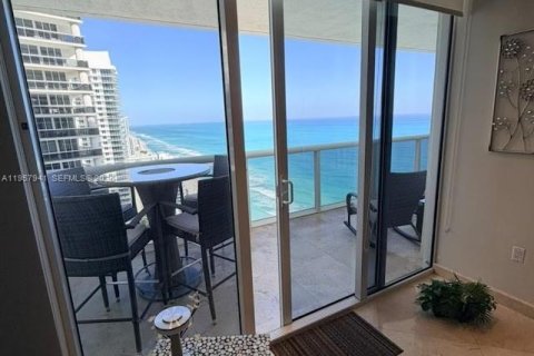 Condo in Hallandale Beach, Florida, 2 bedrooms № 2153590 - photo 8