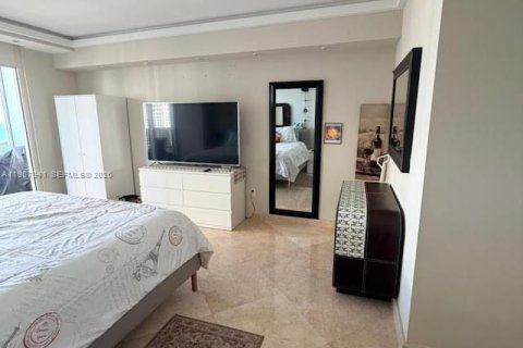 Condo in Hallandale Beach, Florida, 2 bedrooms № 2153590 - photo 18