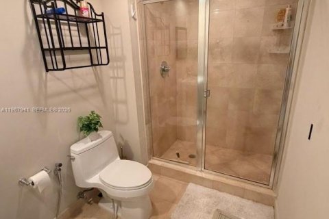 Condo in Hallandale Beach, Florida, 2 bedrooms № 2153590 - photo 28