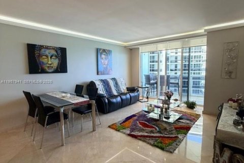 Condo in Hallandale Beach, Florida, 2 bedrooms № 2153590 - photo 10