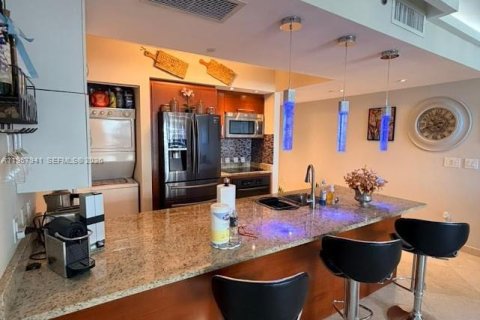 Condo in Hallandale Beach, Florida, 2 bedrooms № 2153590 - photo 15