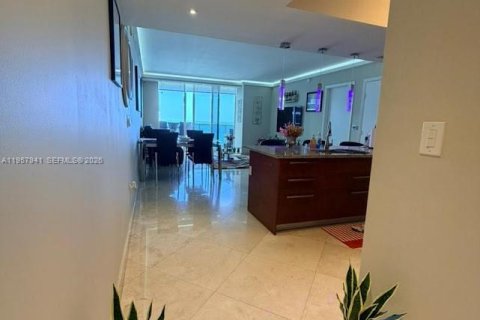 Condo in Hallandale Beach, Florida, 2 bedrooms № 2153590 - photo 25