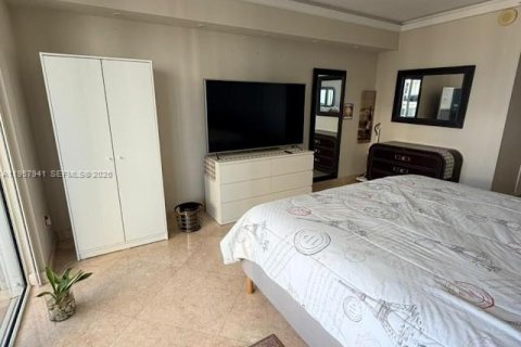 Condo in Hallandale Beach, Florida, 2 bedrooms № 2153590 - photo 20