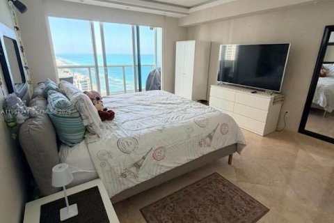 Condo in Hallandale Beach, Florida, 2 bedrooms № 2153590 - photo 17