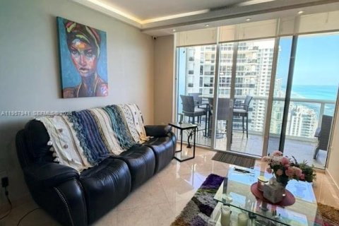 Condo in Hallandale Beach, Florida, 2 bedrooms № 2153590 - photo 7