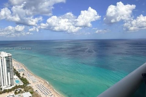 Condo in Hallandale Beach, Florida, 2 bedrooms № 2153590
