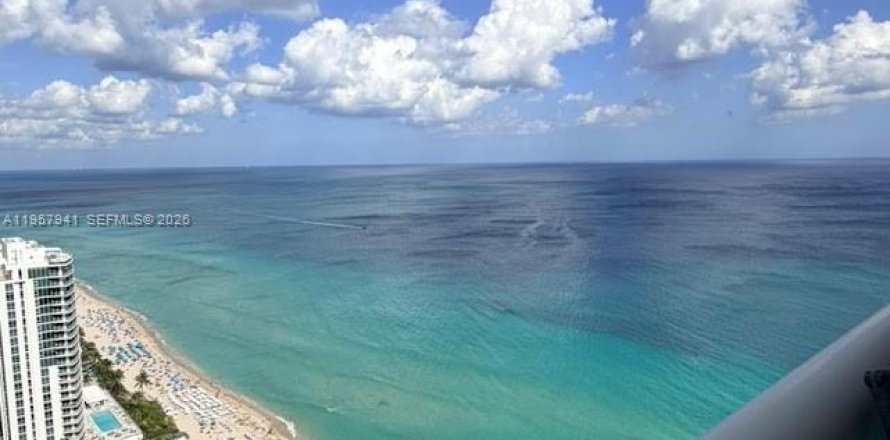 Condo in Hallandale Beach, Florida, 2 bedrooms № 2153590