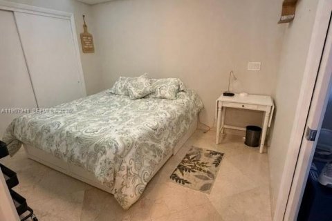 Condo in Hallandale Beach, Florida, 2 bedrooms № 2153590 - photo 30