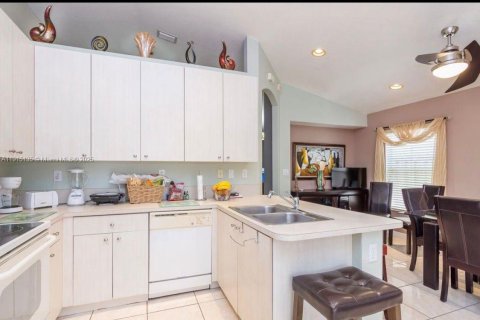 Villa ou maison à louer à Homestead, Floride: 3 chambres, 138.8 m2 № 1971374 - photo 9