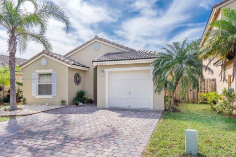 Villa ou maison à louer à Homestead, Floride: 3 chambres, 138.8 m2 № 1971374 - photo 2