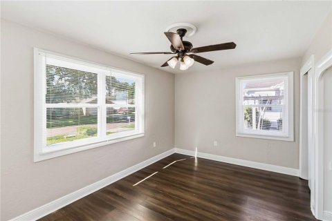 House in Tampa, Florida 4 bedrooms, 158.58 sq.m. № 2379422 - photo 15