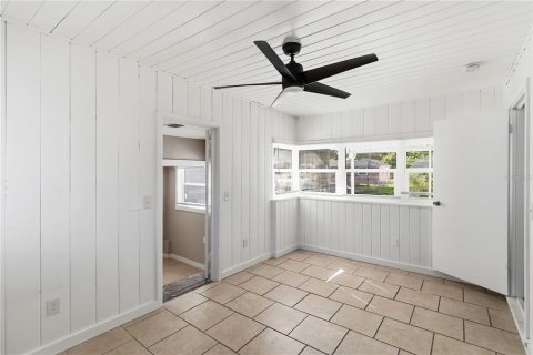 House in Tampa, Florida 4 bedrooms, 158.58 sq.m. № 2379422 - photo 19