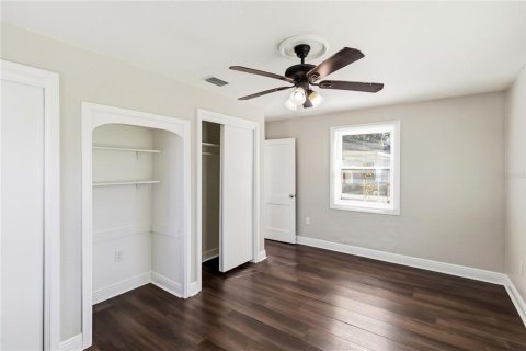 House in Tampa, Florida 4 bedrooms, 158.58 sq.m. № 2379422 - photo 17