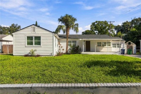 House in Tampa, Florida 4 bedrooms, 158.58 sq.m. № 2379422